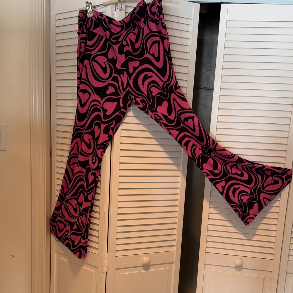 Stylish Pink and Black bell bottom leggings
